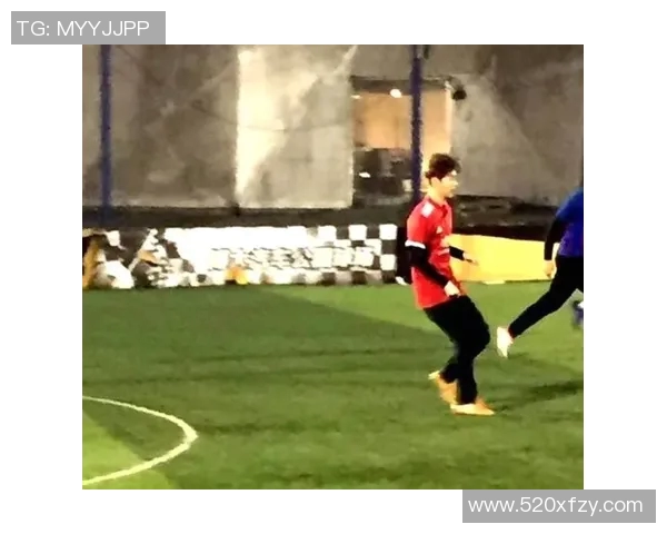 日本足球明星女友曝光恋情 甜蜜瞬间引发粉丝热议